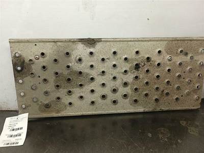 Freightliner Cascadia Deck Plate / Catwalk