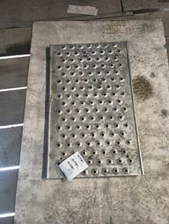 Freightliner Cascadia Deck Plate / Catwalk
