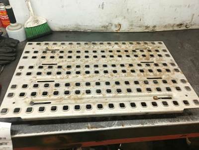 Volvo VNL Deck Plate / Catwalk