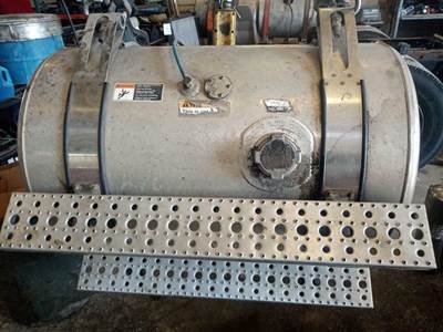 Freightliner Cascadia 125 Fuel Tank