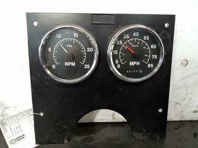 International 9100 Instrument Panel Cluster