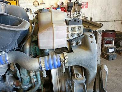 Volvo VN Radiator Overflow Bottle / Surge Tank