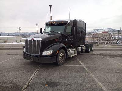 2015 Peterbilt 579 Sleeper Semi Truck