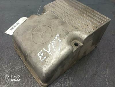 Mercedes-Benz MBE 4000 Valve Cover for a Mercedes MBE4000
