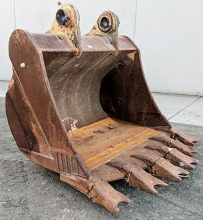 Caterpillar Bucket 60-1817 for a CAT