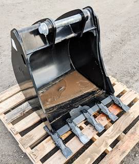 Caterpillar Bucket 60-1895 for a CAT