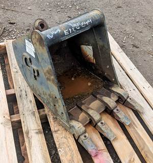 Caterpillar Bucket 60-1918 for a CAT