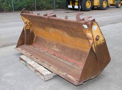 Caterpillar Bucket 6Q0656 for a CAT 446B