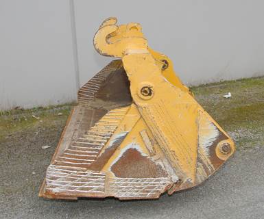 Caterpillar Bucket 6Q0655 for a CAT 446B
