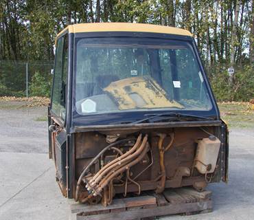Caterpillar Cab 51-0381 for a CAT