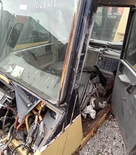 Caterpillar Cab CT-1068335 for a CAT
