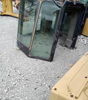 Caterpillar Cab CT-1237024 for a CAT