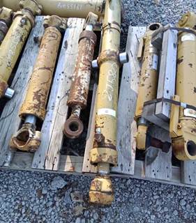 Caterpillar Cylinder CT-8J5827 for a CAT