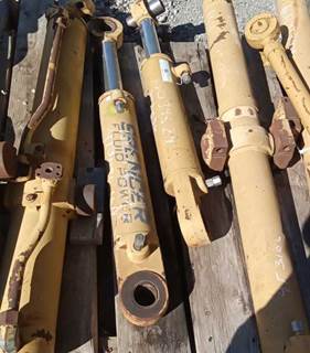 Caterpillar Cylinder CT-9T3050 for a CAT