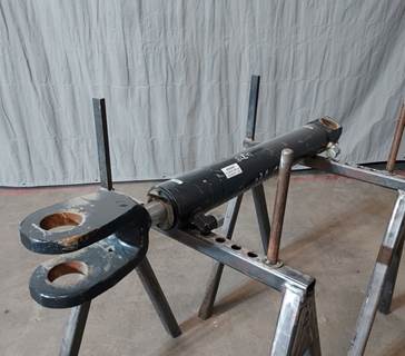 Caterpillar Cylinder 4956007 for a CAT