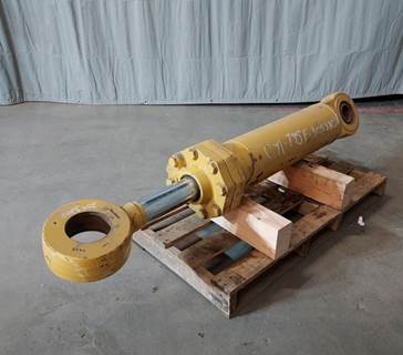 Caterpillar Cylinder 3053808 for a CAT GB