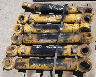 Caterpillar Cylinder 6U0492 for a CAT D250E,TAIL