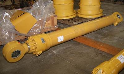 Caterpillar Cylinder 1140596 for a CAT 375,LIFT