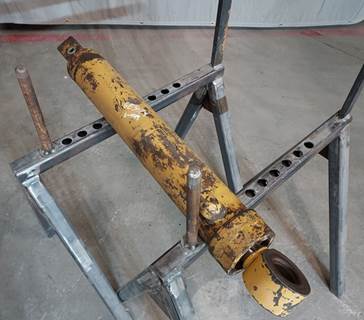 Caterpillar Cylinder 8V5216 for a CAT 966F,STEER