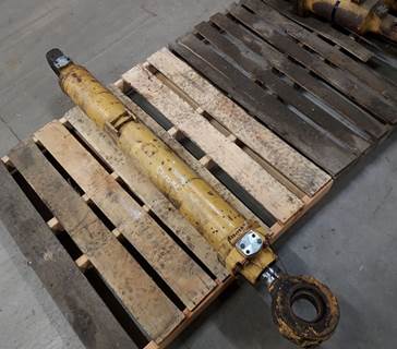 Caterpillar Cylinder 3G2996 for a CAT 225,BOOM