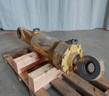 Caterpillar Cylinder 1553653 for a CAT