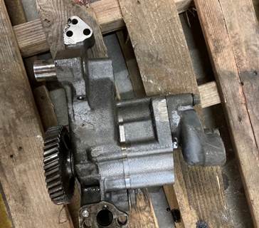 Caterpillar Engine Oil Pump 1068957 for a CAT GB