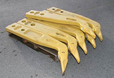 Caterpillar Ripper 7J2438 for a CAT