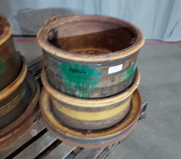 Caterpillar Tire & Rim 1647976 for a CAT