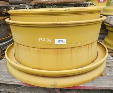 Caterpillar Tire & Rim 1432136 for a CAT 773B,17X35