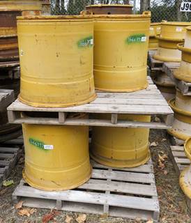 Caterpillar Tire & Rim 1666397 for a CAT 725,730