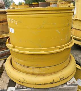 Caterpillar Tire & Rim 1949372 for a CAT 950G,962G