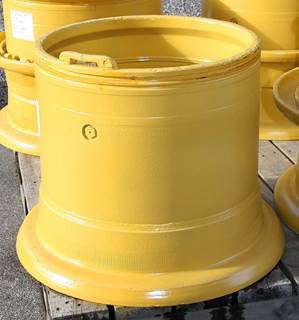 Caterpillar Tire & Rim 3304092 for a CAT 962K,950G