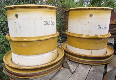 Caterpillar Tire & Rim 3673091 for a CAT 740B,745C