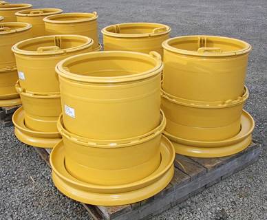 Caterpillar Tire & Rim 1396938 for a CAT 740,D350E