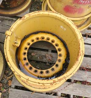 Caterpillar Tire & Rim 8R1465 for a CAT 914F,966G
