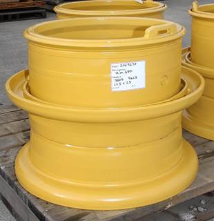 Caterpillar Tire & Rim 3304095 for a CAT 962K,950G