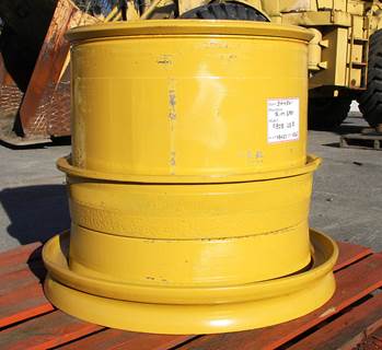 Caterpillar Tire & Rim 5K4869 for a CAT 980A,980B