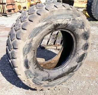 Caterpillar Tire 70-0006 for a CAT L-3