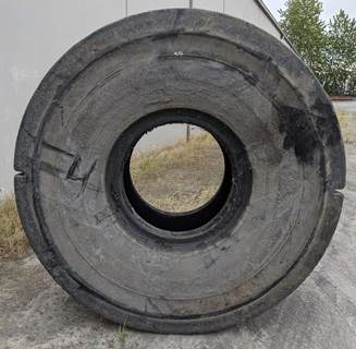 Caterpillar Tire 70-0292 for a CAT