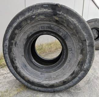 Caterpillar Tire 70-0293 for a CAT