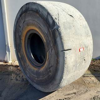 Caterpillar Tire 70-0400 for a CAT