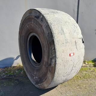 Caterpillar Tire 70-0401 for a CAT