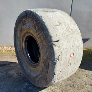 Caterpillar Tire 70-0402 for a CAT