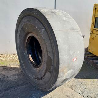 Caterpillar Tire 70-0405 for a CAT