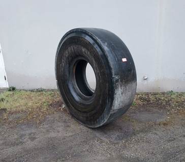 Caterpillar Tire 70-0506 for a CAT