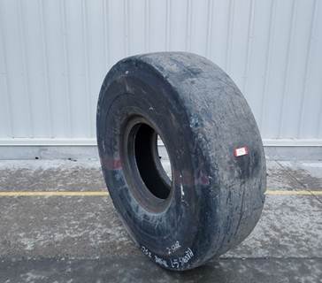Caterpillar Tire 70-0527 for a CAT
