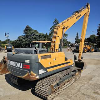 Hyundai HX220ALR Excavator