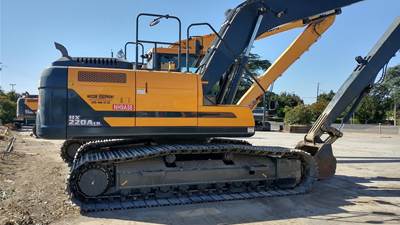 Hyundai HX220ALR Excavator