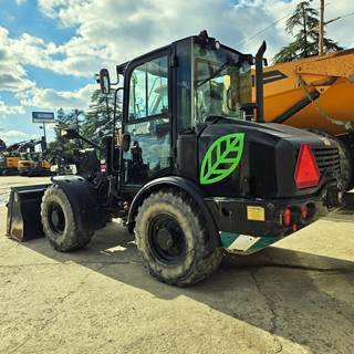 Caterpillar 906M Wheel Loader