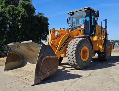 Hyundai HL960 Wheel Loader